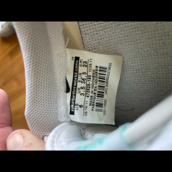 Nike Shoe - Picture 5 of 5